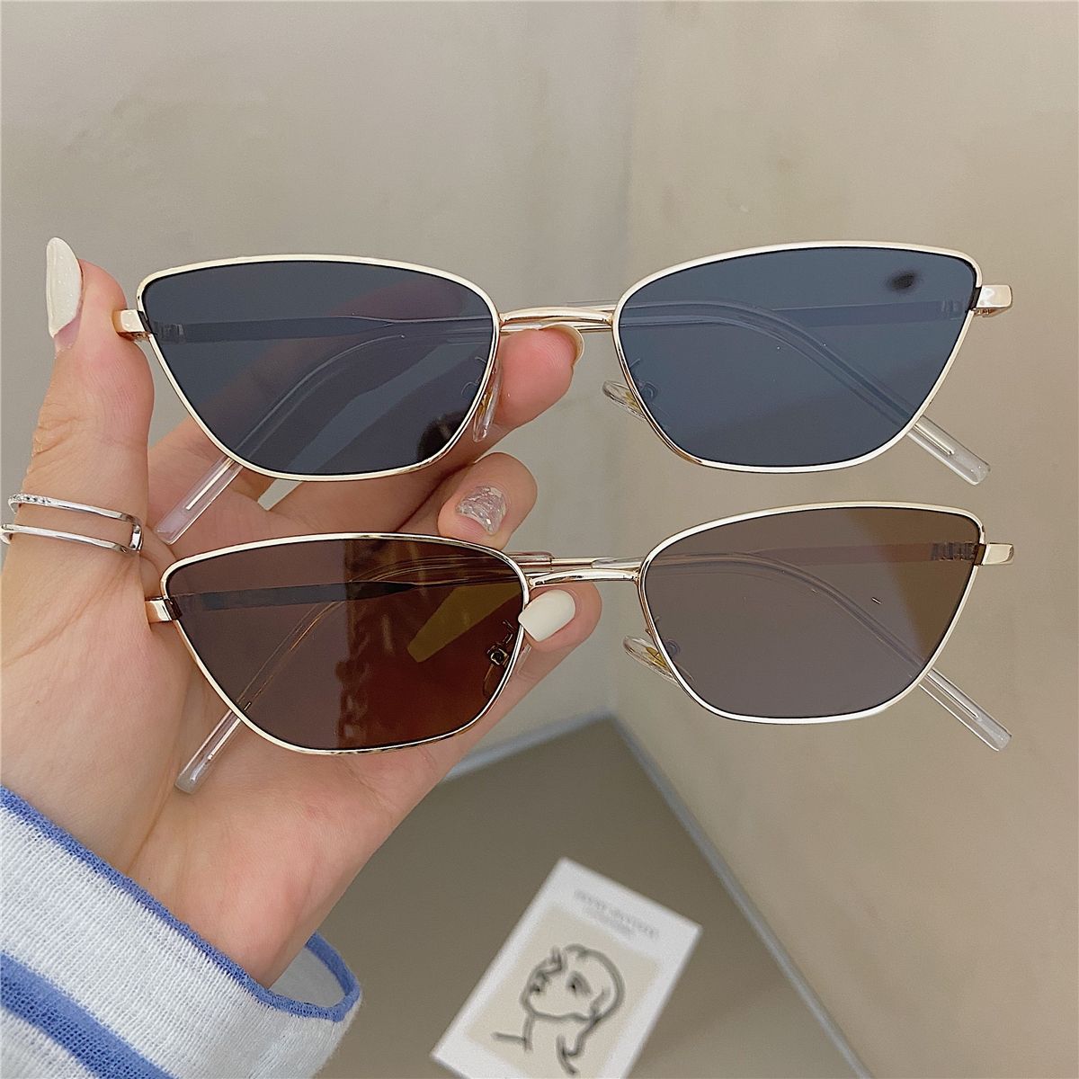 Photography Outdoor - Fashionable Rhombus-Shaped Metal Sunglasses for Women,